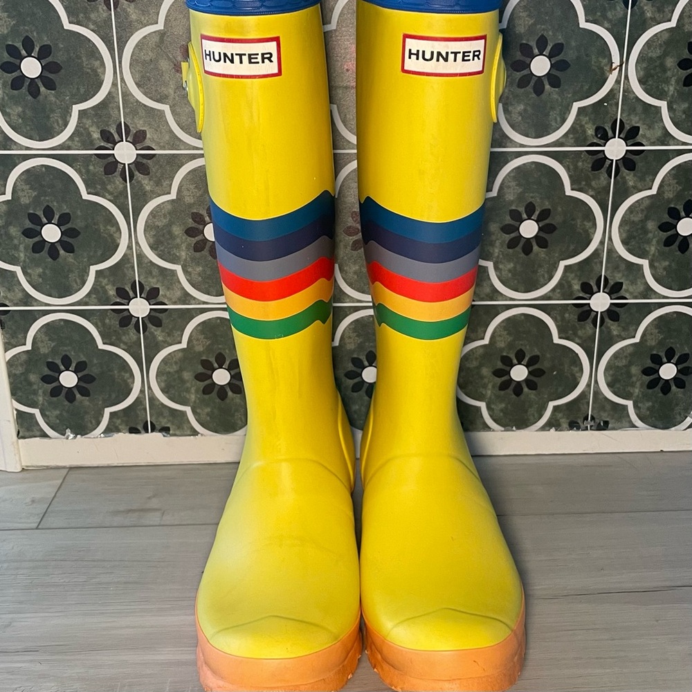 HUNTER 🌈 Yellow & Rainbow Stripe Wellys